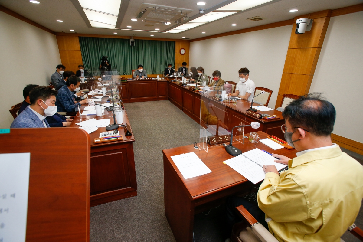20220413-004[_P7U0178-제257회 임시회 기획행정위원회 조례안 심사활동.JPG