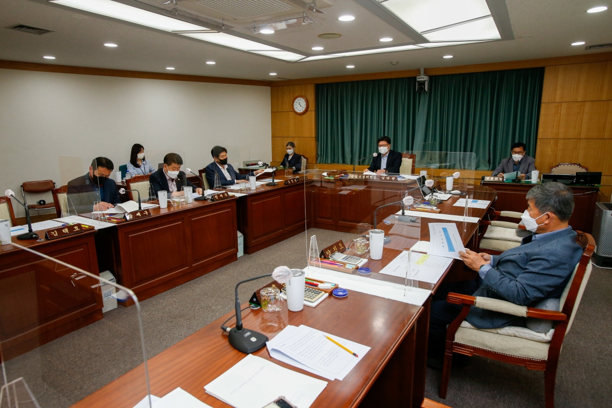 20220413-011[_P7U0226-제257회 임시회 산업건설위원회 조례안 심사활동.JPG