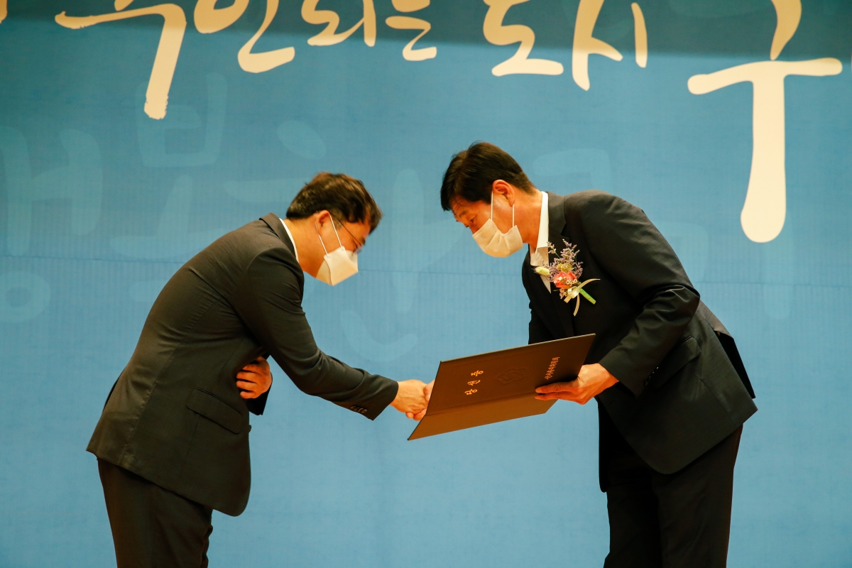 20220603-109[_P7U1030-제8회 전국동시지방선거 당선증 교부식.JPG