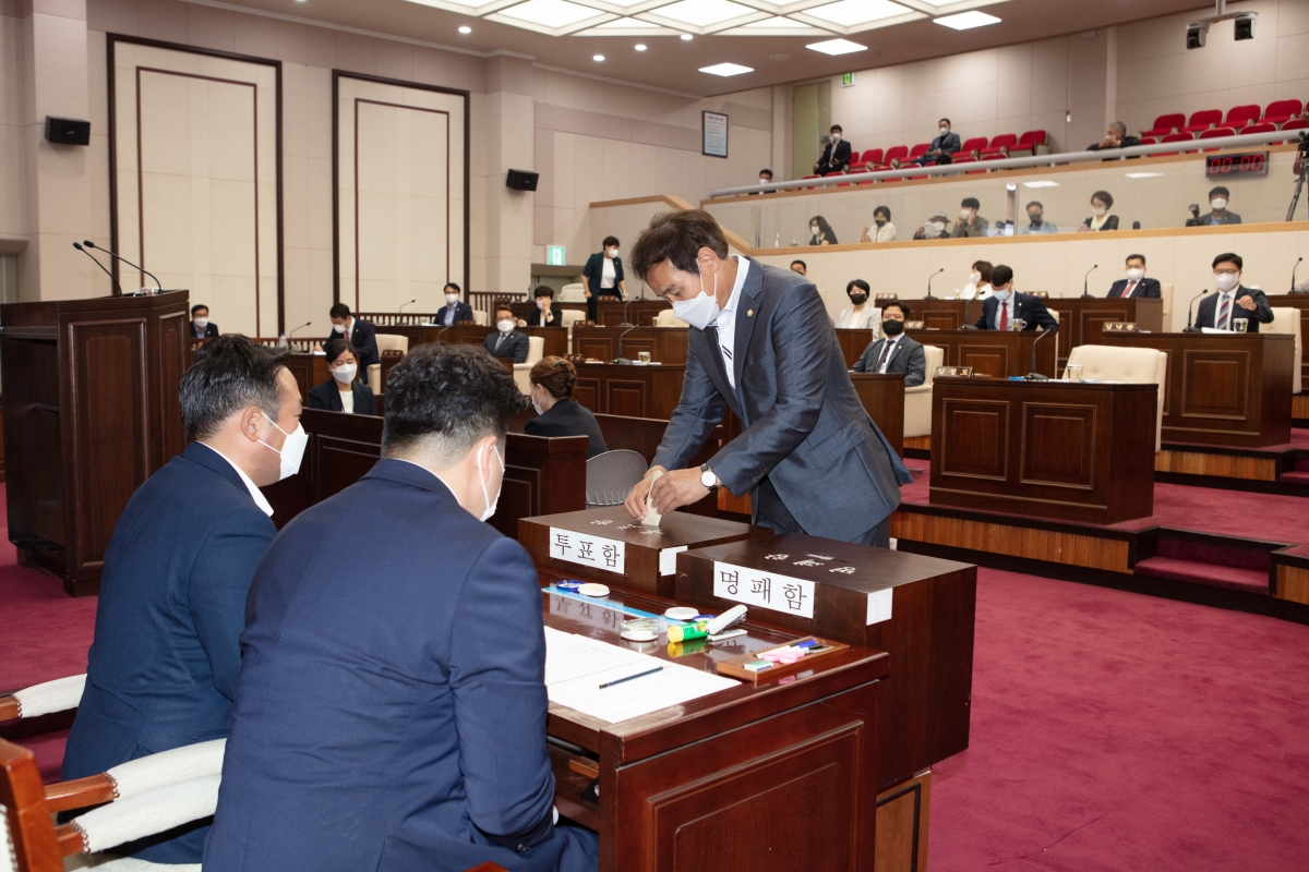 20220701-035[IMG_1364-제259회 임시회 제1차 본회의시 의장선거.JPG