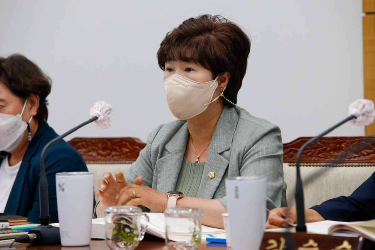 20220713-093[_P7U4378-제260회 임시회시 산업건설위원회 소관 2022년도 주요업무 보고의 건 활동.JPG