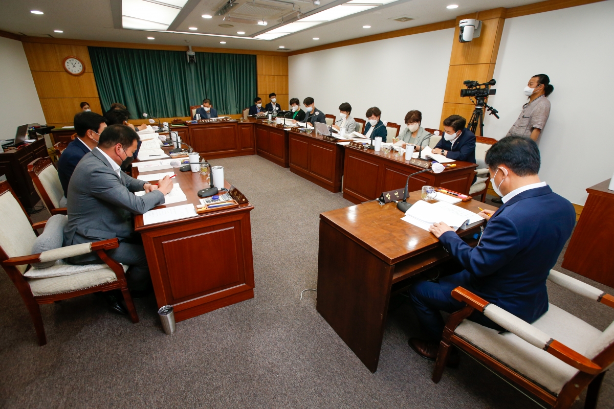 20220713-074[_P7U4304-제260회 임시회시 산업건설위원회 소관 2022년도 주요업무 보고의 건 활동.JPG
