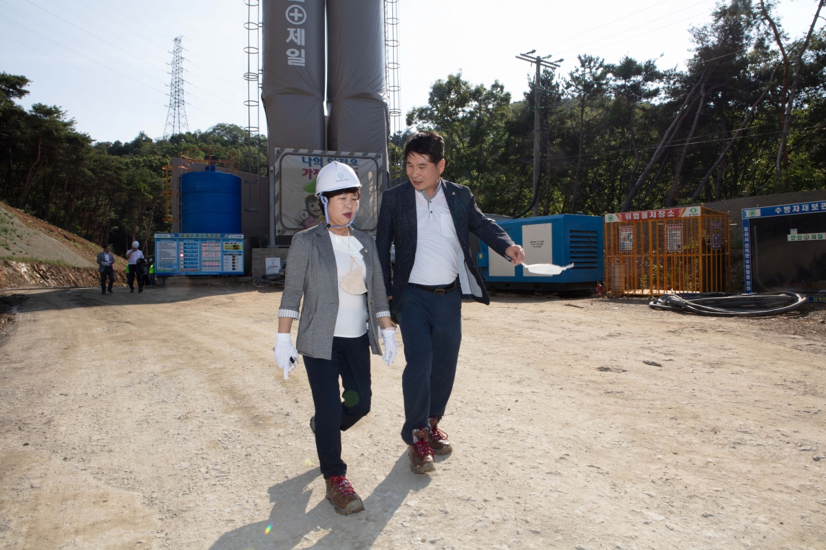 20220719-236[IMG_1762-제260회 임시회 산업건설위원회 구평-칠곡중리간 직주연계도로 개설공사 현장방문.JPG