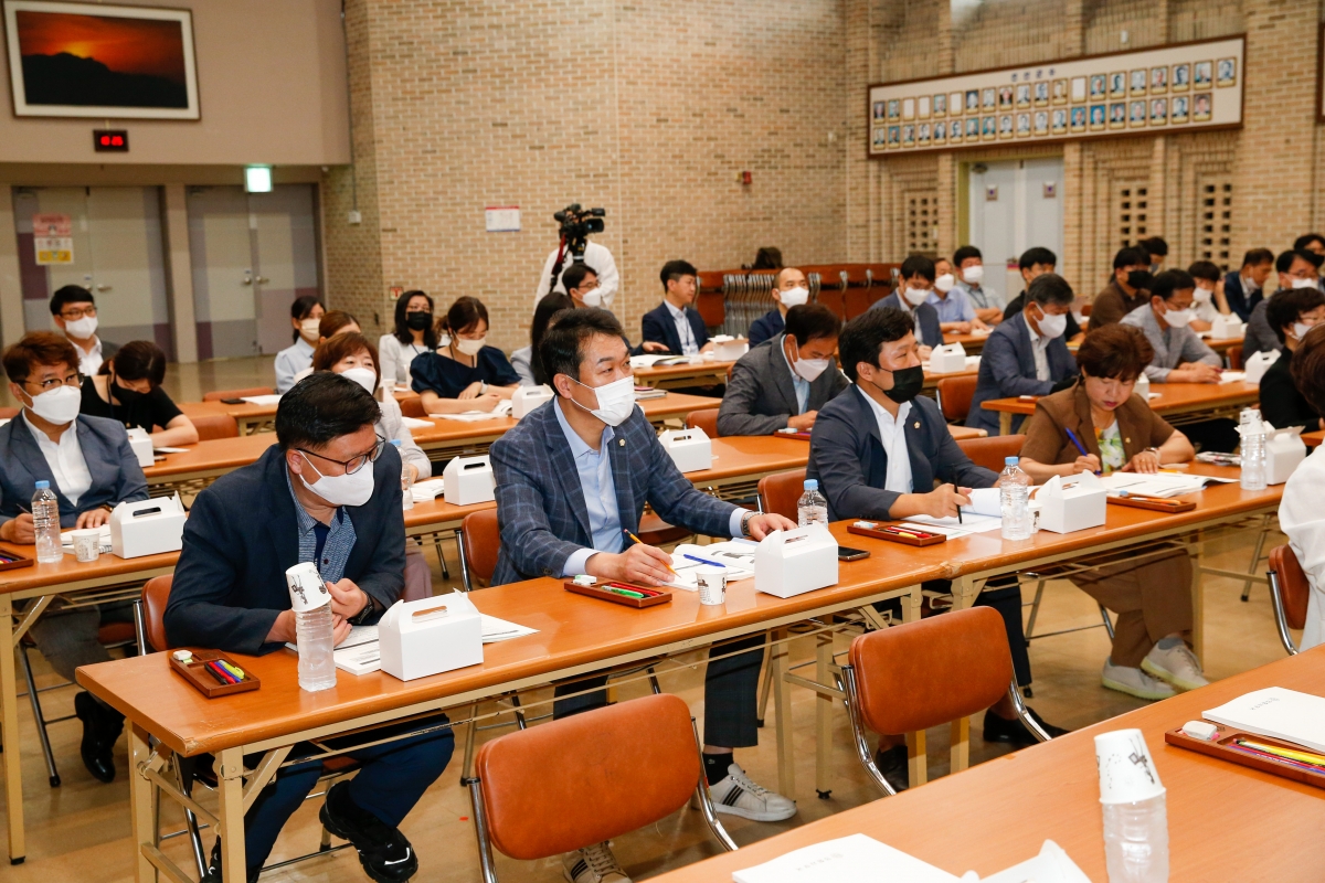 20220826-035[_P7U8658-구미시의회 의원 의정실무 및 부패방지·이해충돌방지법 교육-최민수 박사 초청 특강.jpg