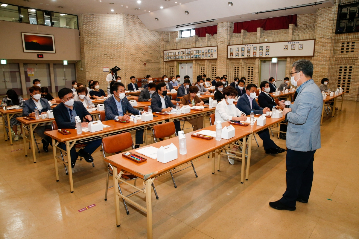 20220826-034[_P7U8657-구미시의회 의원 의정실무 및 부패방지·이해충돌방지법 교육-최민수 박사 초청 특강.jpg