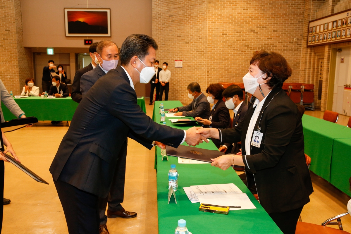 20220829-038[_P7U9528-민주평통 구미시협의회 제20기 지역대표 자문의원 위촉장 전수 및 간담회.JPG