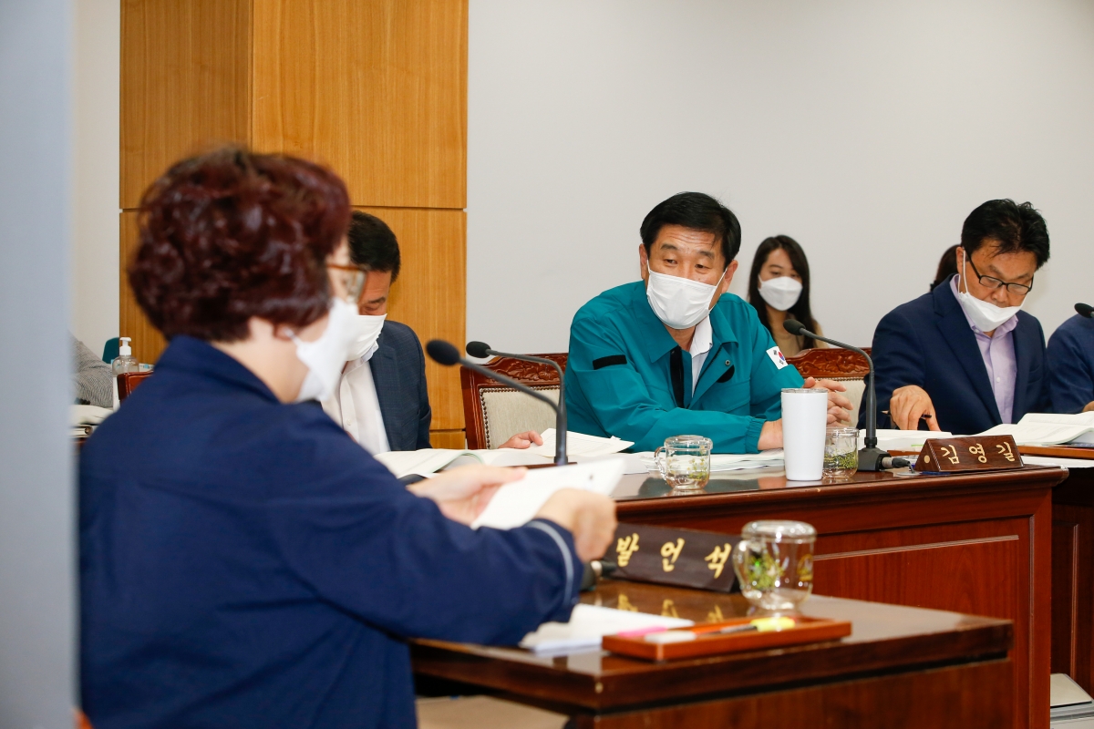 20220906-004[_P7U0877-제261회 제1차 정례회 산업건설위원회 소관 2022년도 제1회 추경예산안 및 기금운용변경계획안 예비심사활동.JPG