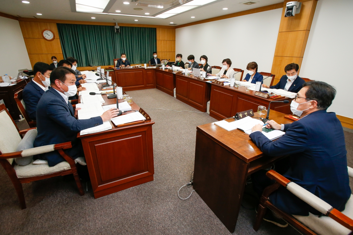 20220905-025[_P7U0728-제261회 제1차 정례회 산업건설위원회 소관 2022년도 제1회 추경예산안 및 기금운용변경계획안 예비심사활동.JPG