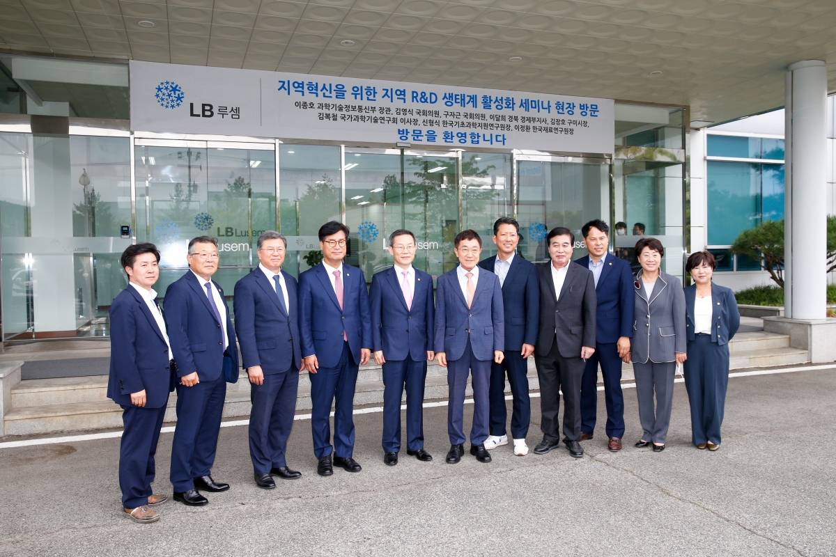 20220916-104[_P7U2394-1-이종호 과학기술정보통신부장관 LB루셈 기업체 방문.jpg