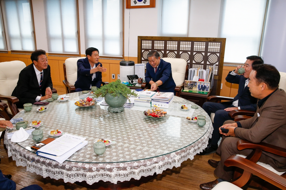 20220922-030[_P7U3203-힌남노 태풍피해지역 물품전달을 위해 경주시의회 방문 .JPG