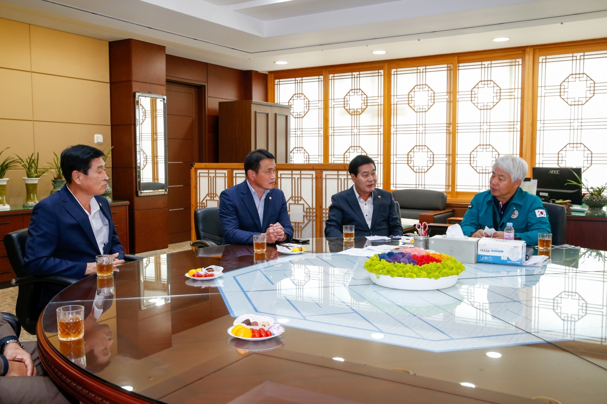 20220922-062[_P7U3312-힌남노 태풍피해지역 물품전달을 위해 포항시의회 방문.JPG