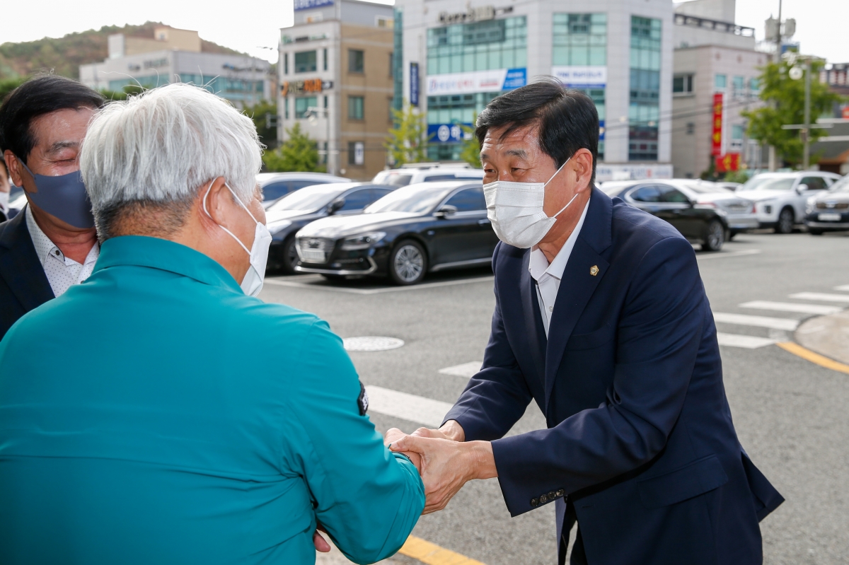 20220922-049[_P7U3262-힌남노 태풍피해지역 물품전달을 위해 포항시의회 방문.JPG