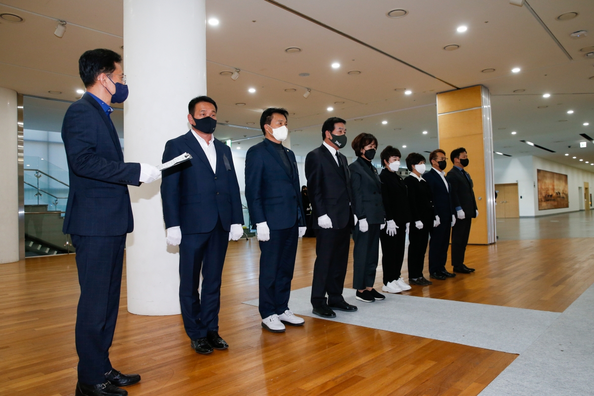 20221104-022[_P7U0040-이태원 사고 사망자 도민분향소 조문.JPG