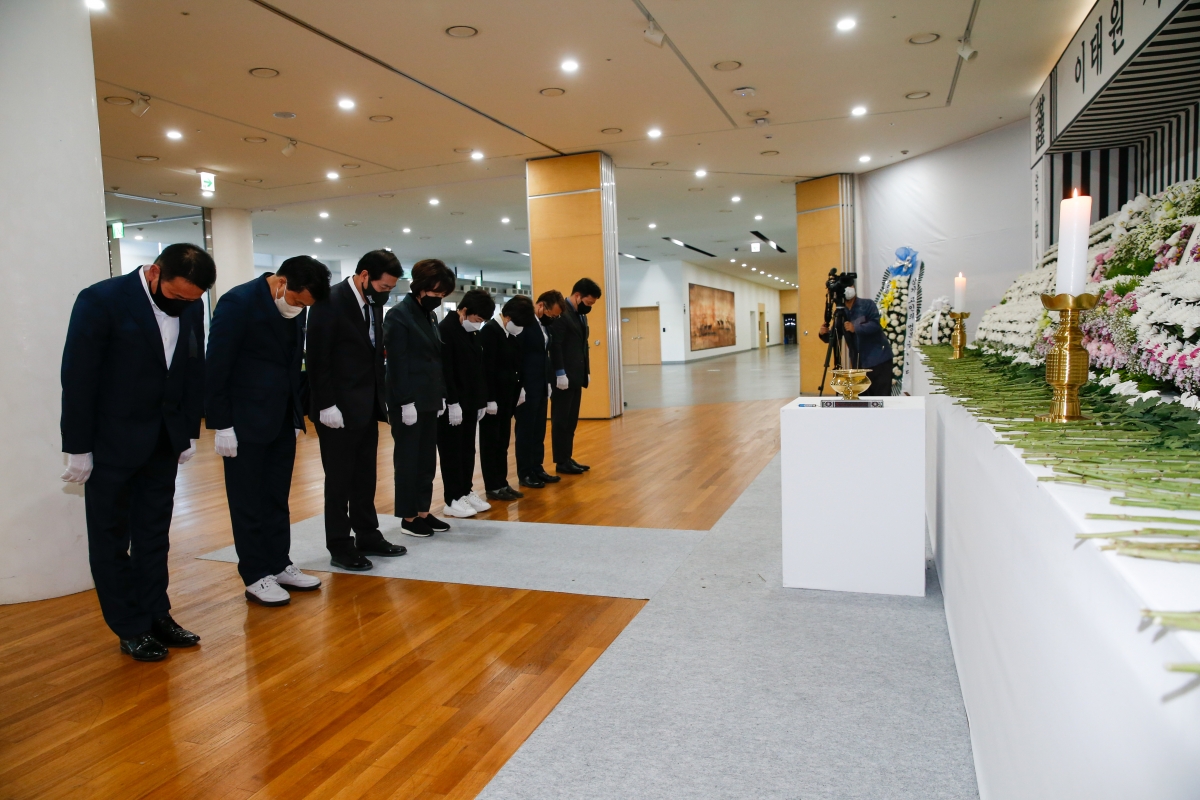 20221104-024[_P7U0045-이태원 사고 사망자 도민분향소 조문.JPG