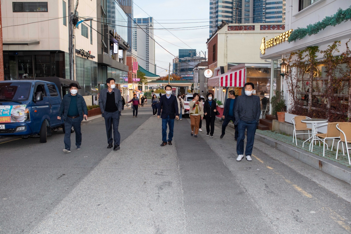20221109-193[IMG_2926-폐회중 산업건설위원회 부산광역시 해리단길 비교견학.JPG