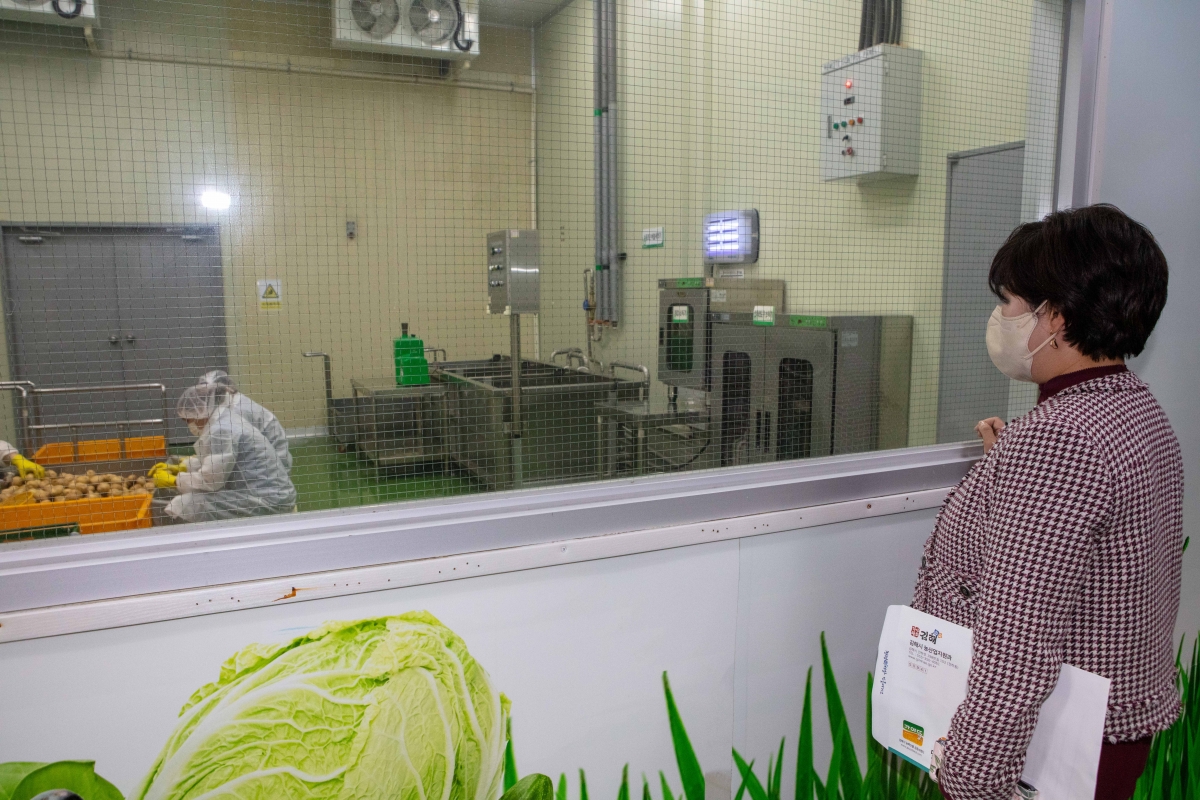 20221109-176[IMG_2896-폐회중 산업건설위원회 경남 김해시 농산물종합유통센터 비교견학.JPG