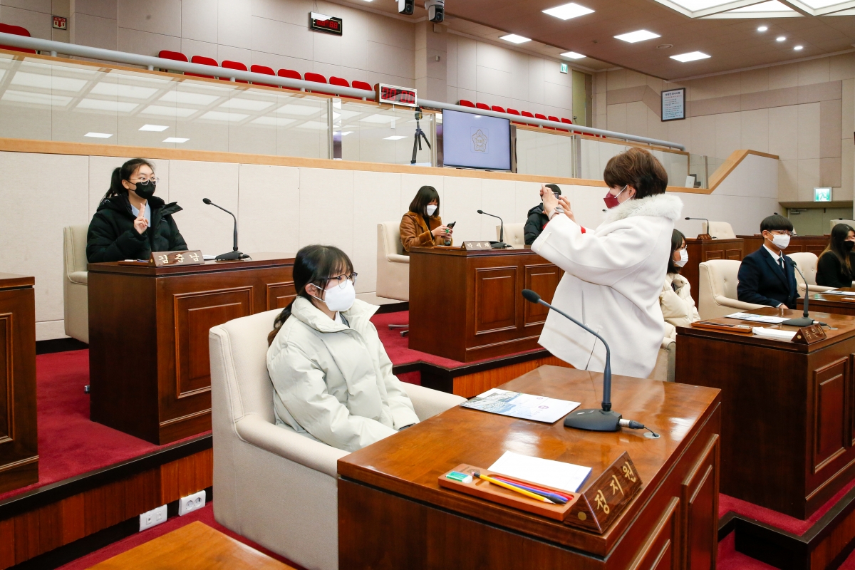 20221210-031[_P7U5157-구미시 청소년 참여기구 구미시의회 방문.JPG