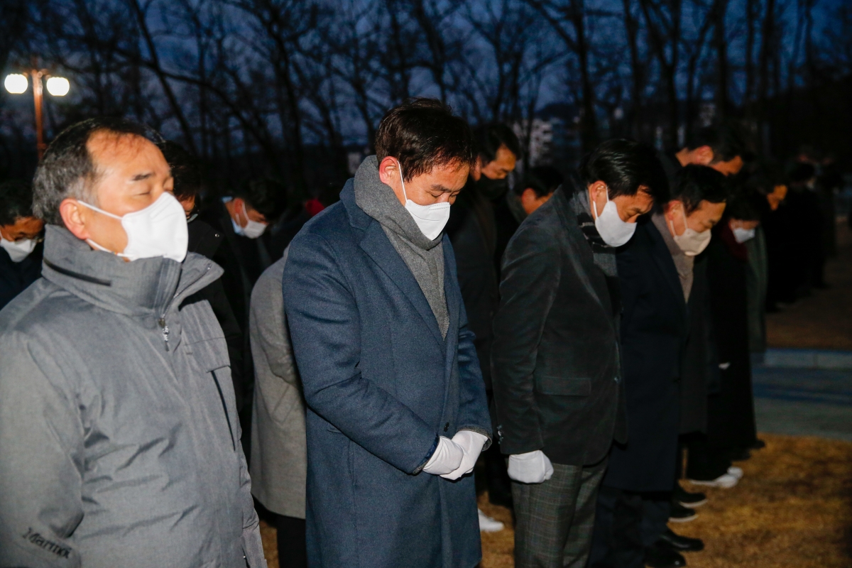 20230102-029[_P7U8039-2023 새해 충혼탑 참배.JPG