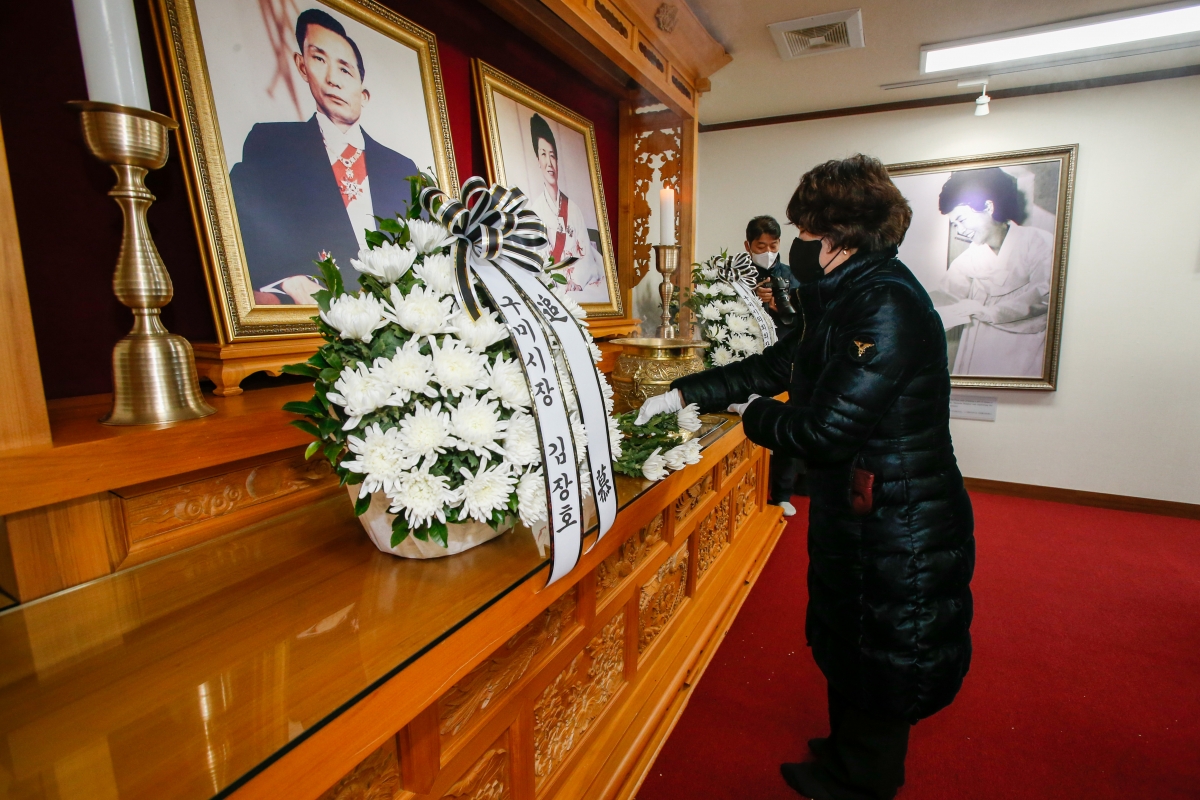 20230102-065[_P7U8130-2023 새해 박정희대통령 생가 참배.JPG