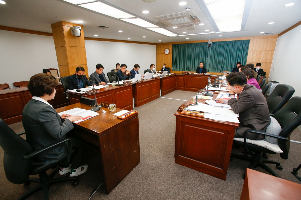 20230313-041[_P7U4417-제265회 임시회 산업건설위원회 조례안 심사활동.JPG