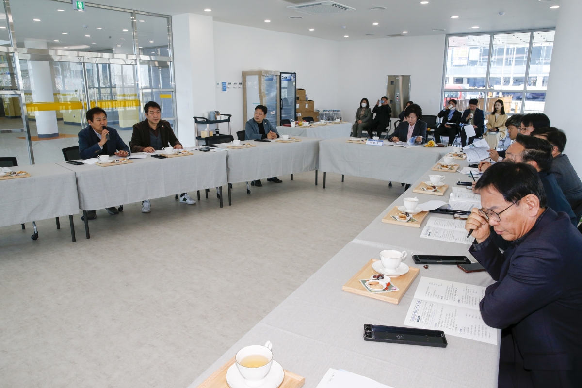 20230314-013[_P7U4572-1-제265회 임시회시 기획행정위원회 강동청소년문화의집 현장방문.jpg