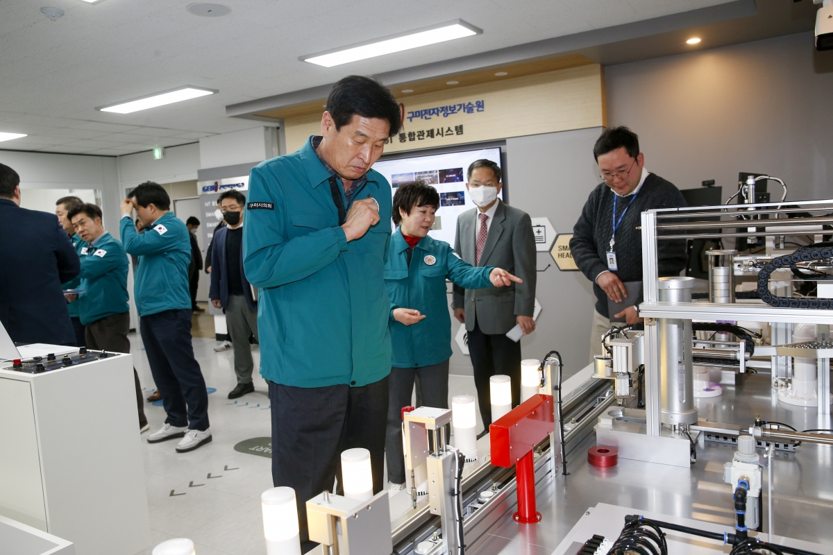 20230315-037[_P7U4940-1-제265회 임시회시 산업건설위원회 구미전자정보기술원 분원 현장방문.jpg