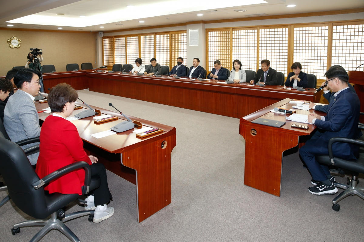 20230412-053[_P7U7410-구미시의회 의원연구단체 자치법규 연구회 발대식.JPG