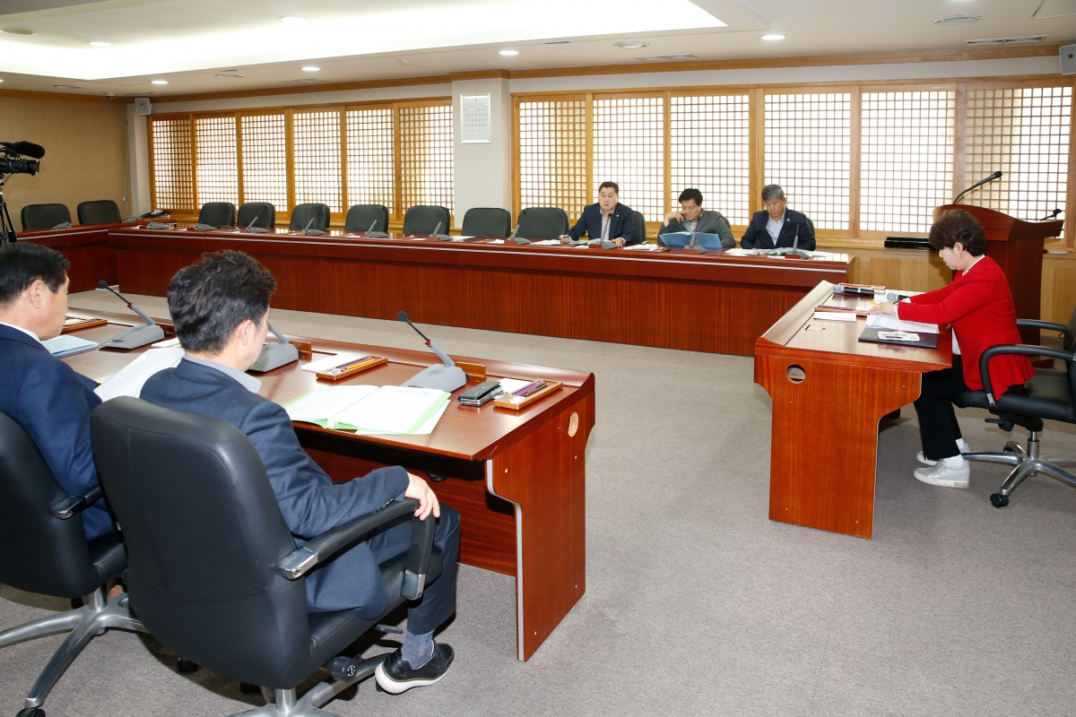 20230412-088[_P7U7502-구미시의회 의원연구단체 농축산 환경개선연구회 제1차 회의.JPG