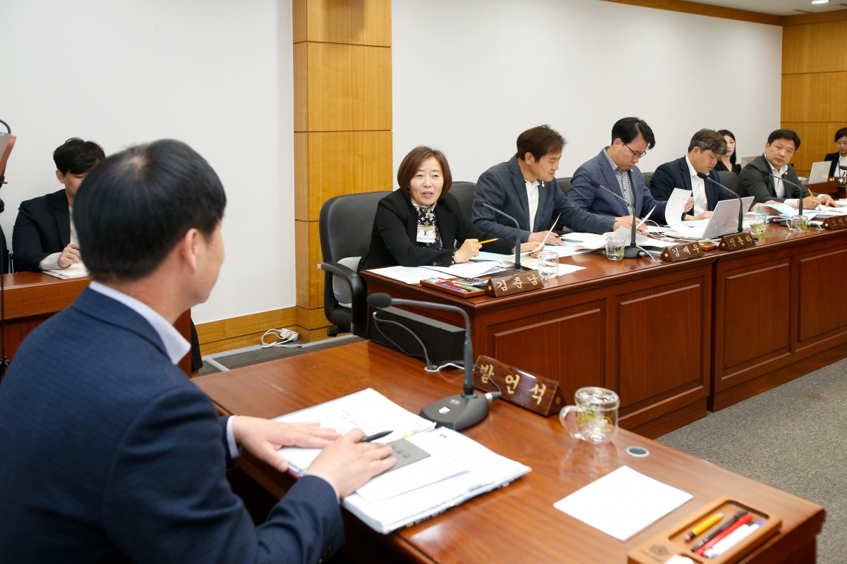20230413-022[_P7U7774-제266회 임시회 기획행정위원회 조례안 심사활동.jpg