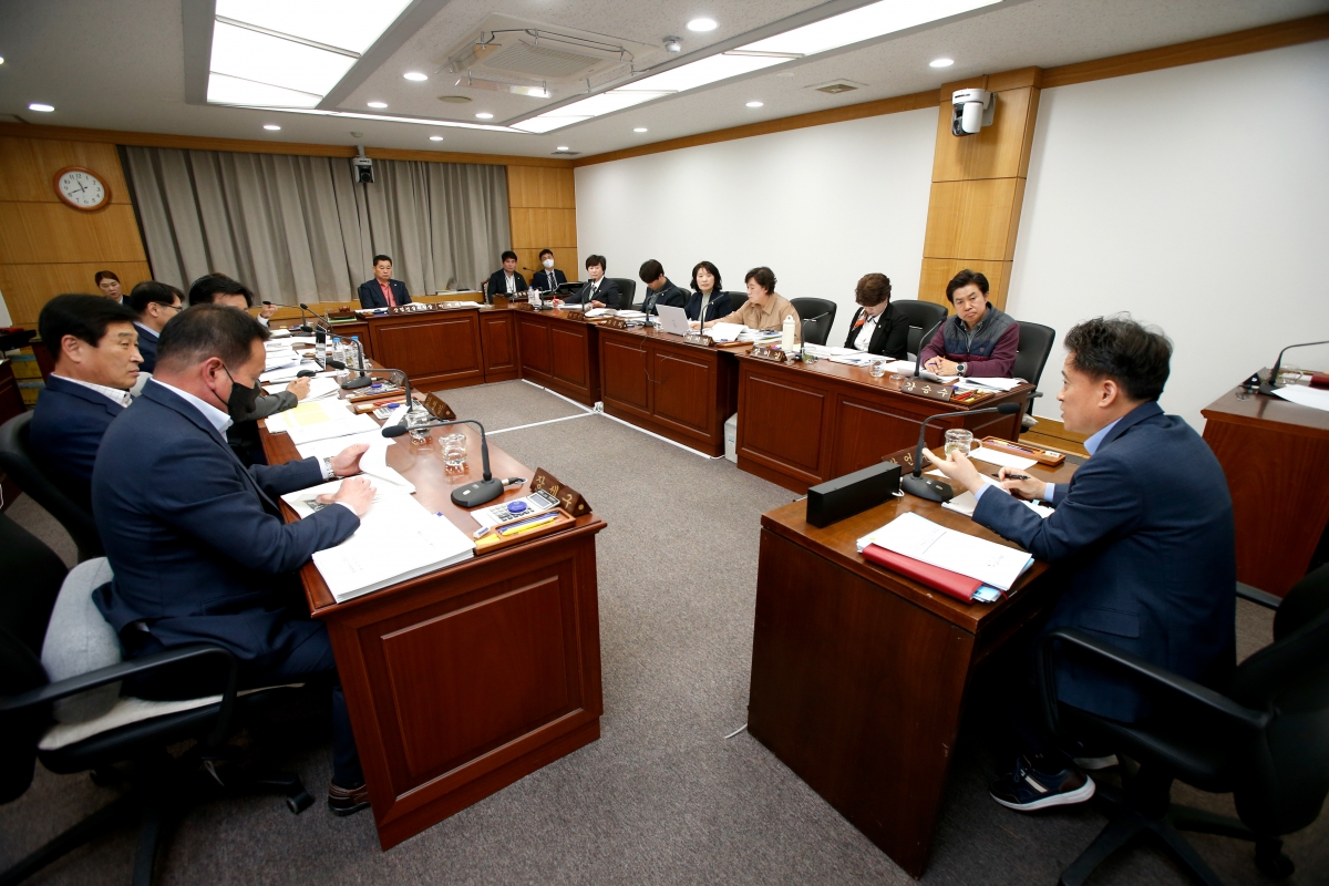 20230413-050[_P7U7857-제266회 임시회 산업건설위원회 조례안 심사활동.JPG