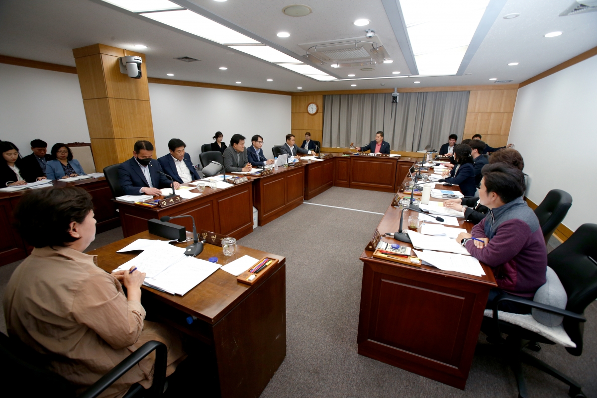 20230413-047[_P7U7746-제266회 임시회 산업건설위원회 조례안 심사활동.JPG