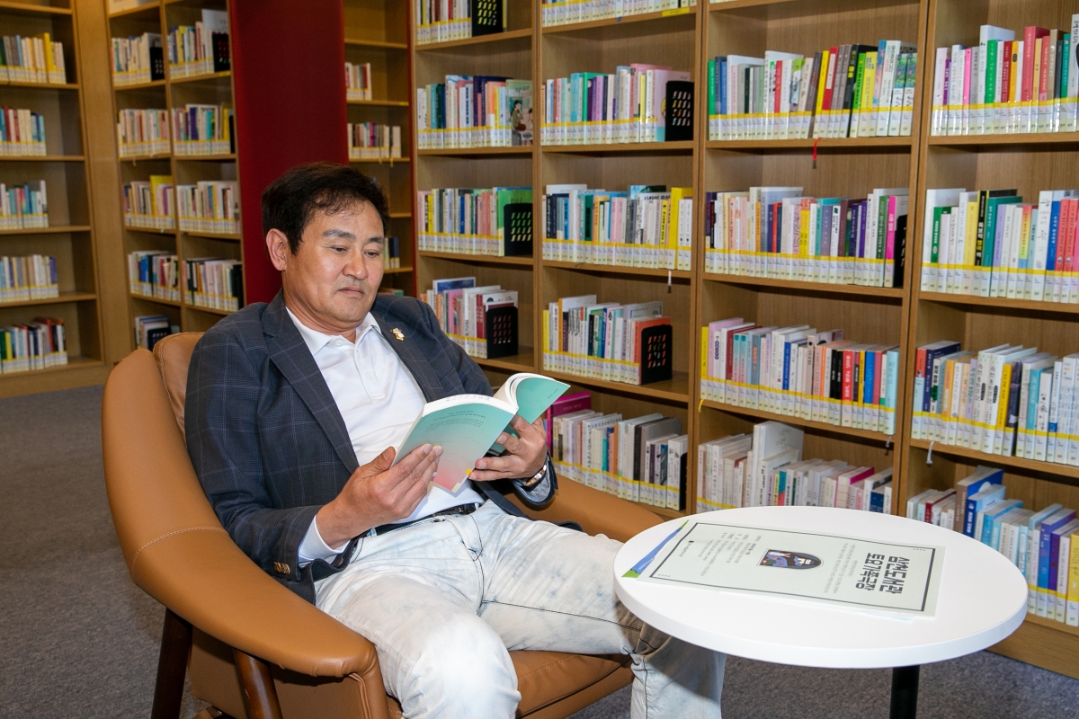 20230417-082[_P7U8353-제266회 임시회 기획행정위원회 전주시립도서관꽃심 비교견학.JPG