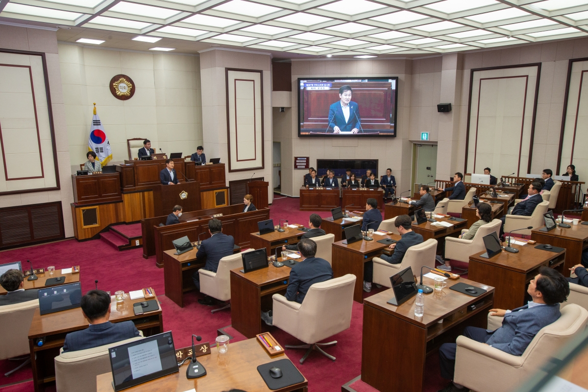 20230509-025[_P7U0919-제267회 임시회 제1차 본회의시 김재우 의원 신공항이전지원특별위원회 위원 선임의 건과 관련 질의토론.JPG