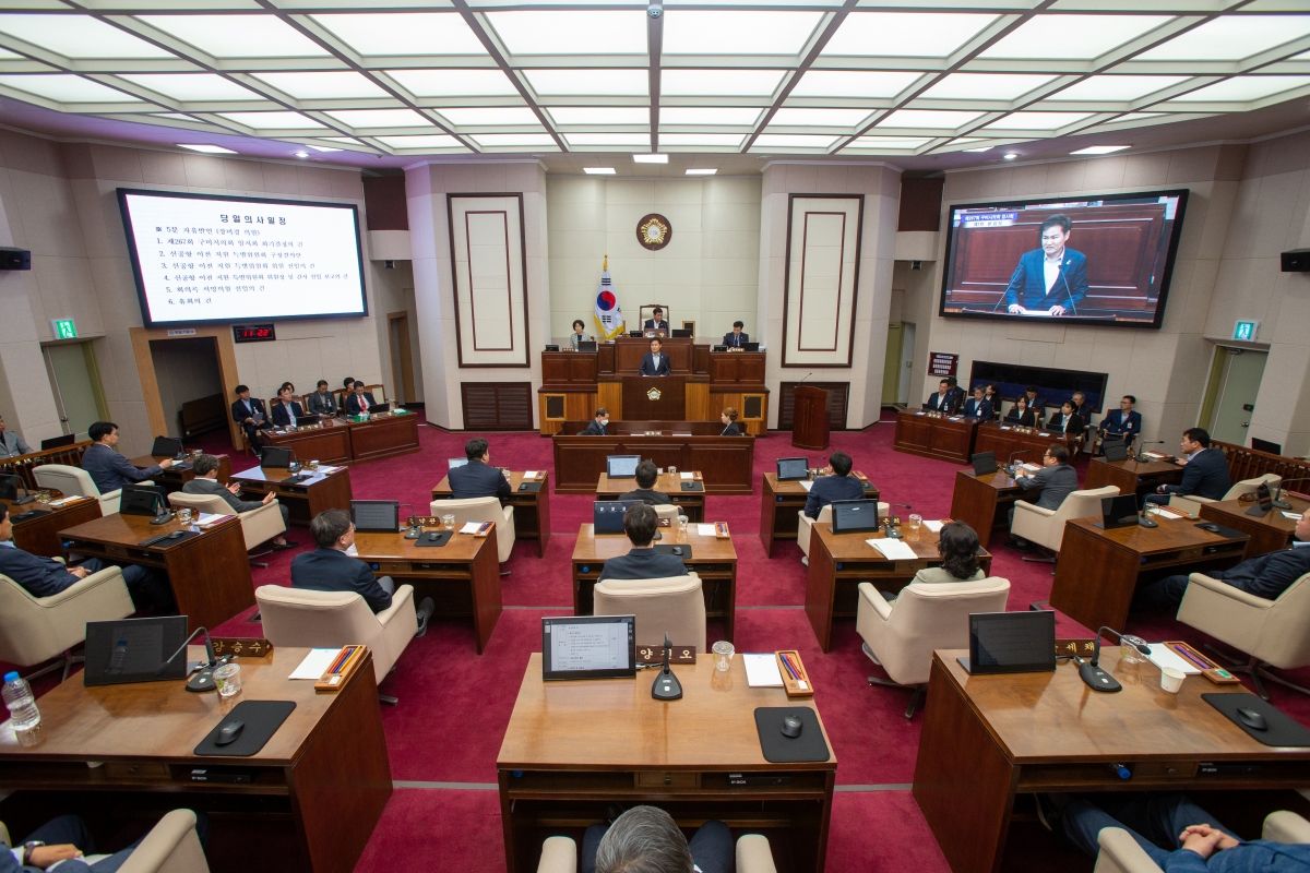 20230509-024[_P7U0918-제267회 임시회 제1차 본회의시 김재우 의원 신공항이전지원특별위원회 위원 선임의 건과 관련 질의토론.JPG