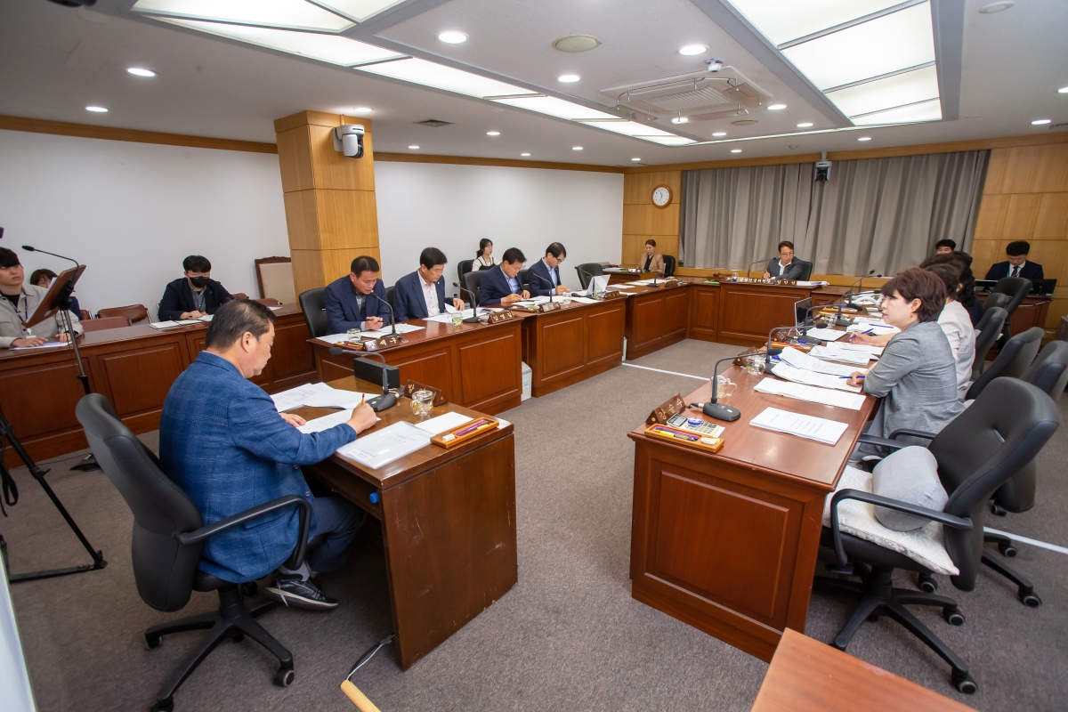 20230510-045[_P7U1166-제267회 임시회 산업건설위원회 조례안 심사활동.JPG