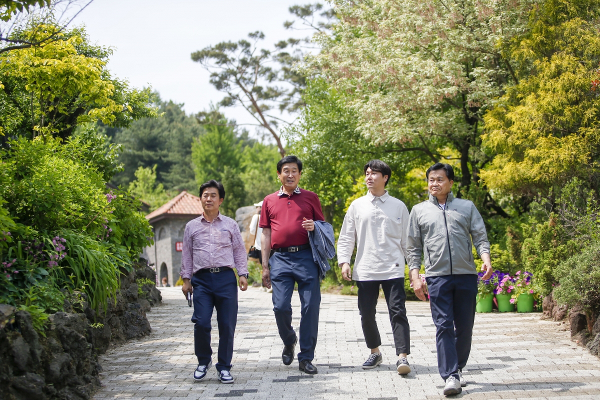 20230511-131[_P7U1377-1-제267회 임시회시 산업건설위원회 충남 천안시 아름다운정원 화수목 비교견학.jpg