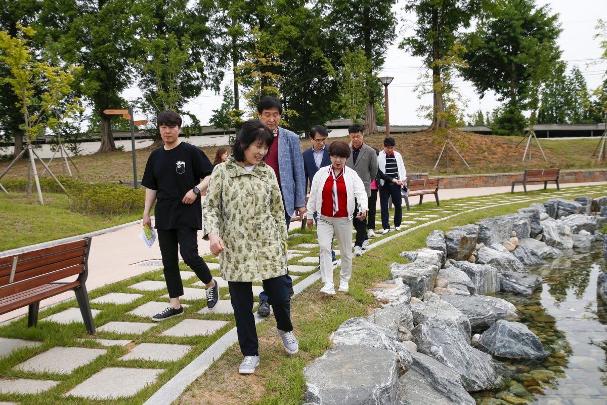 20230512-055[_P7U1434-1-제267회 임시회시 산업건설위원회 충남 천안시 성성호수공원 비교견학.jpg