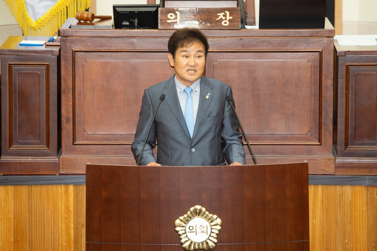 20230602-007[_P7U3358-제268회 정례회 제1차 본회의시 김재우 의원 5분 자유발언.JPG