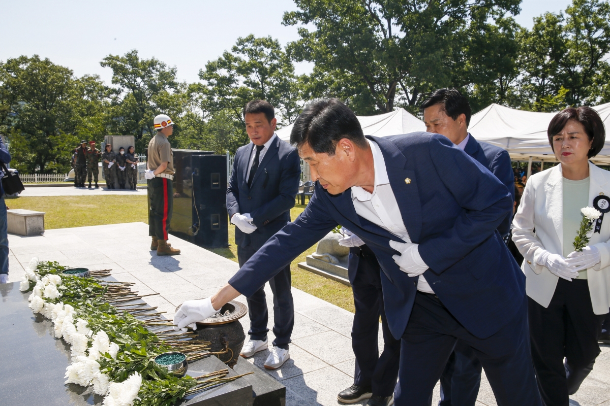 20230606-037[_P7U4344-1-제68회 현충일 충혼탑 추념.jpg