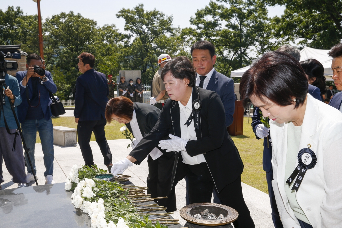 20230606-042[_P7U4352-1-제68회 현충일 충혼탑 추념.jpg