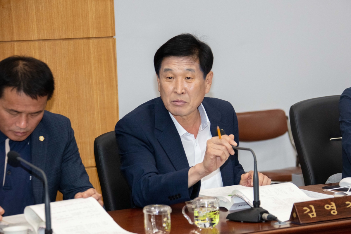 20230608-010[IMG_5353-제268회 정례회 산업건설위원회 소관 2023년도 행정사무감사 활동.JPG