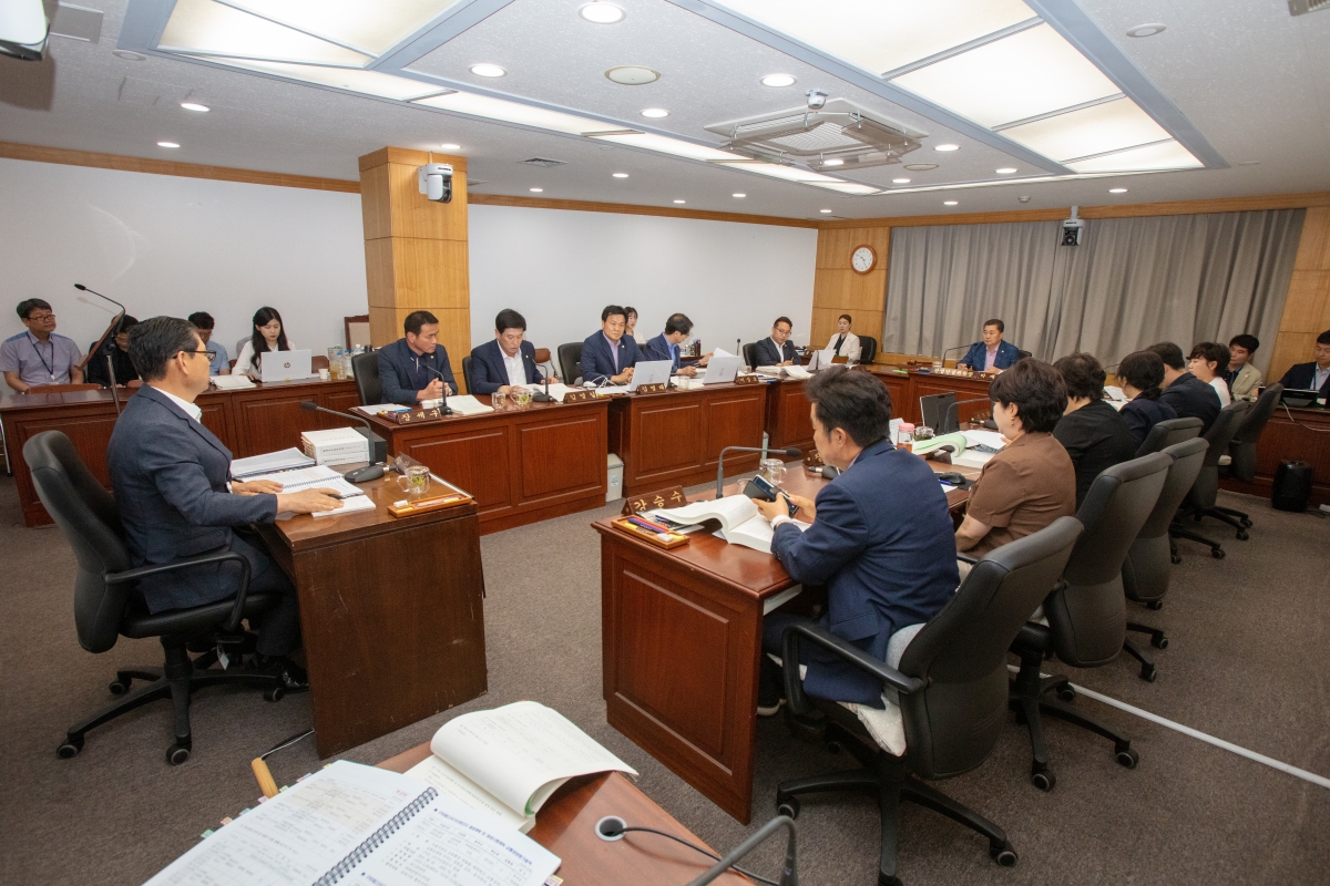 20230608-005[IMG_5345-제268회 정례회 산업건설위원회 소관 2023년도 행정사무감사 활동.JPG