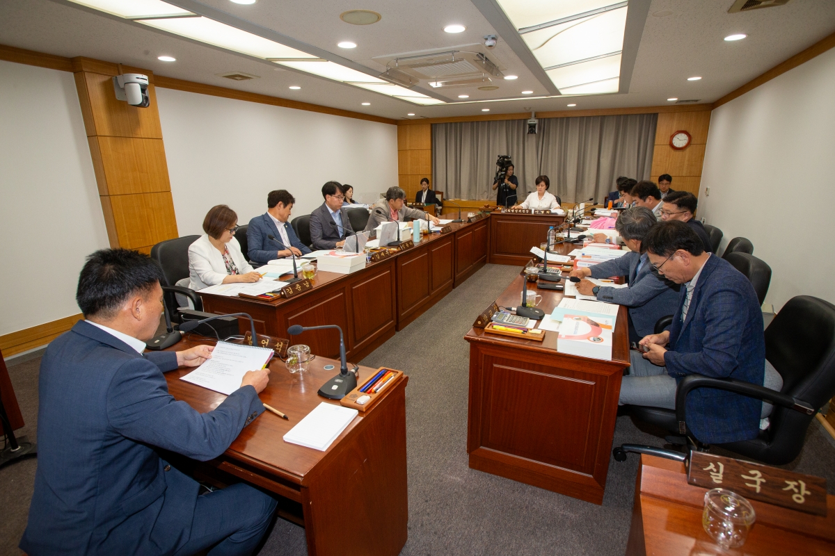 20230619-010[_P7U6090-제268회 정례회 기획행정위원회 소관 2022회계연도 세입・세출 결산 승인안 예비심사활동.JPG