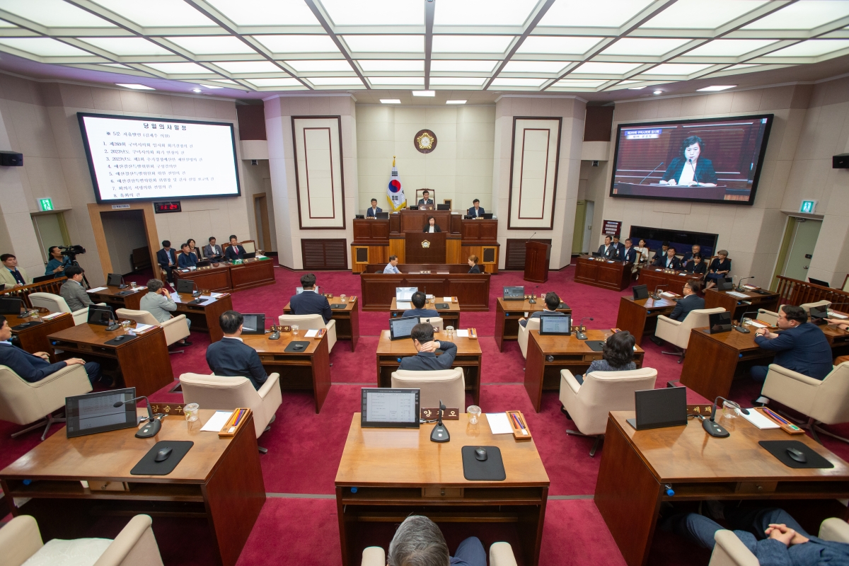 20230705-026[_P7U7730-제269회 임시회 제1차 본회의시 예산결산특별위원장에 호선된 이지연 의원 인사.JPG