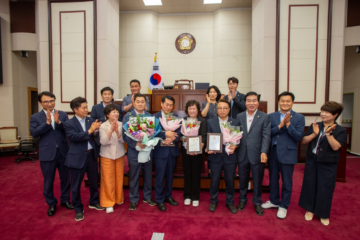 20230705-052[_P7U7814-제9대 구미시의회 개원 1주년 기념행사시 행정사무감사 우수 의원 및 공무원 표창.JPG