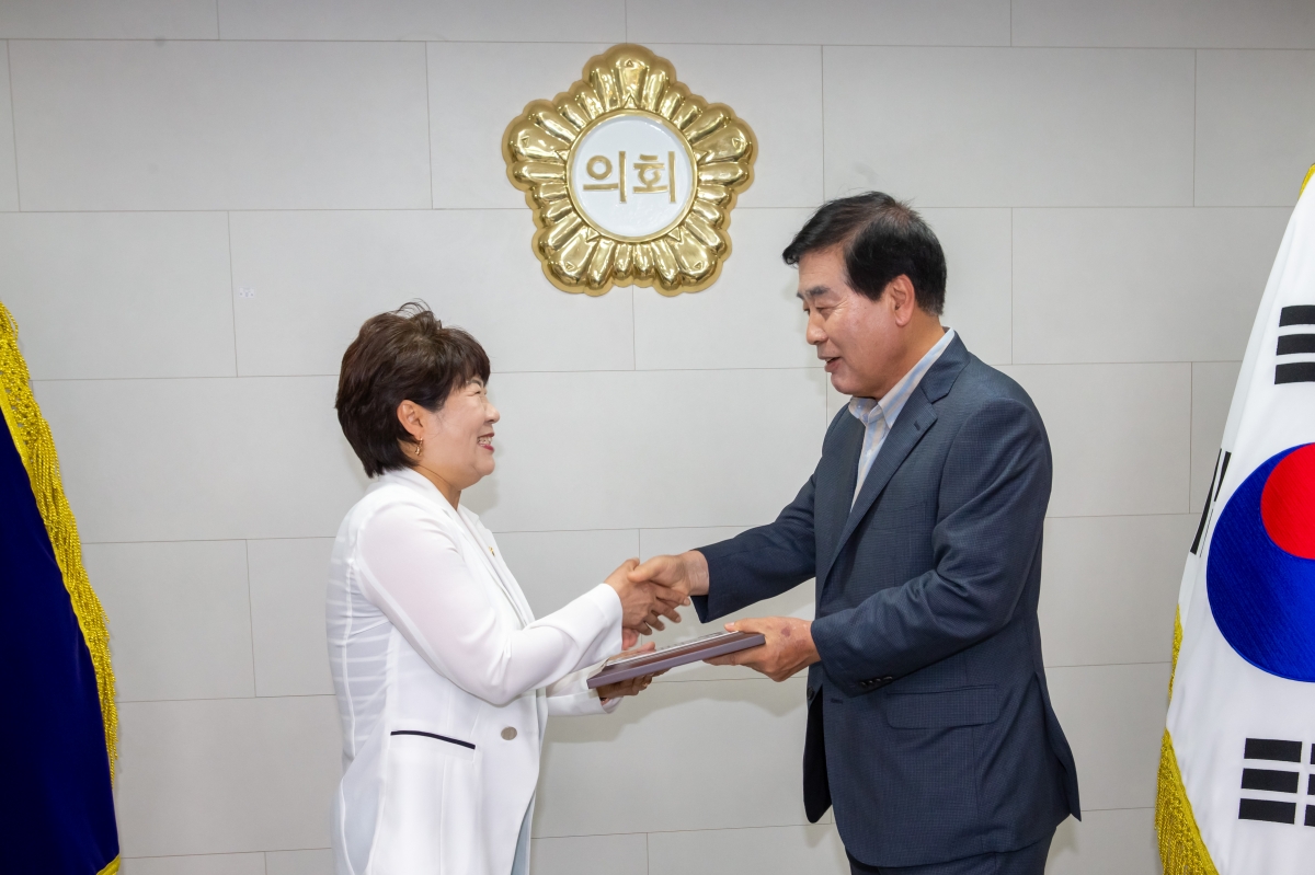 20230706-056[_P7U7838-사단법인 전국지역신문협회 의정대상 수상.JPG