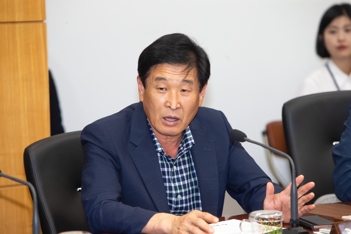 20230808-011[_P7U9771-폐회중 산업건설위원회 제6호 태풍 카눈 북상으로 인한 대처계획의 건 청취.JPG