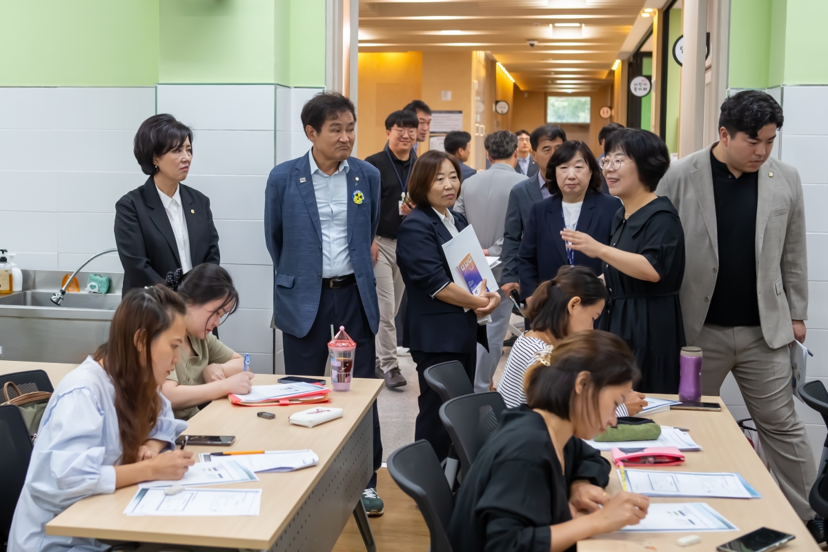 20230913-031[_P7U0606-제270회 임시회 기획행정위원회 구미시 가족행복플라자 현장방문.JPG