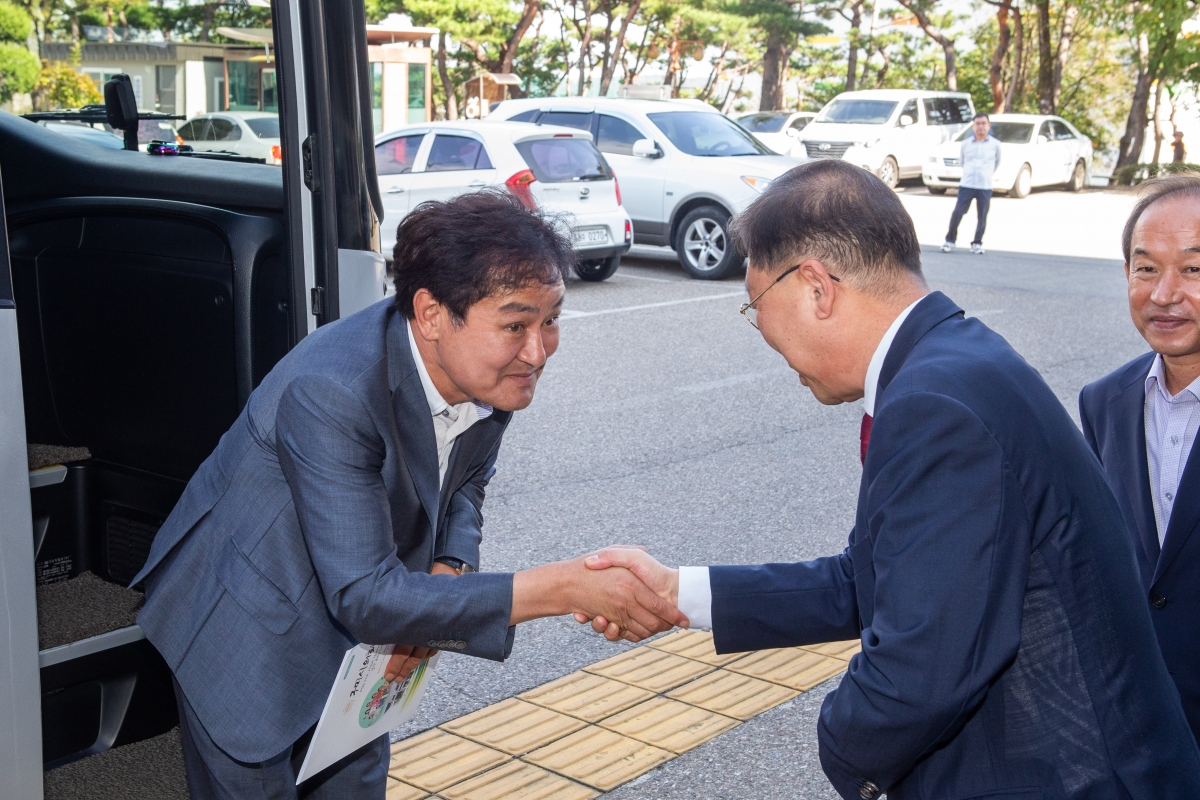 20231011-004[_P7U3205-의원연구단체 자치법규 연구회 문경시의회 방문.JPG