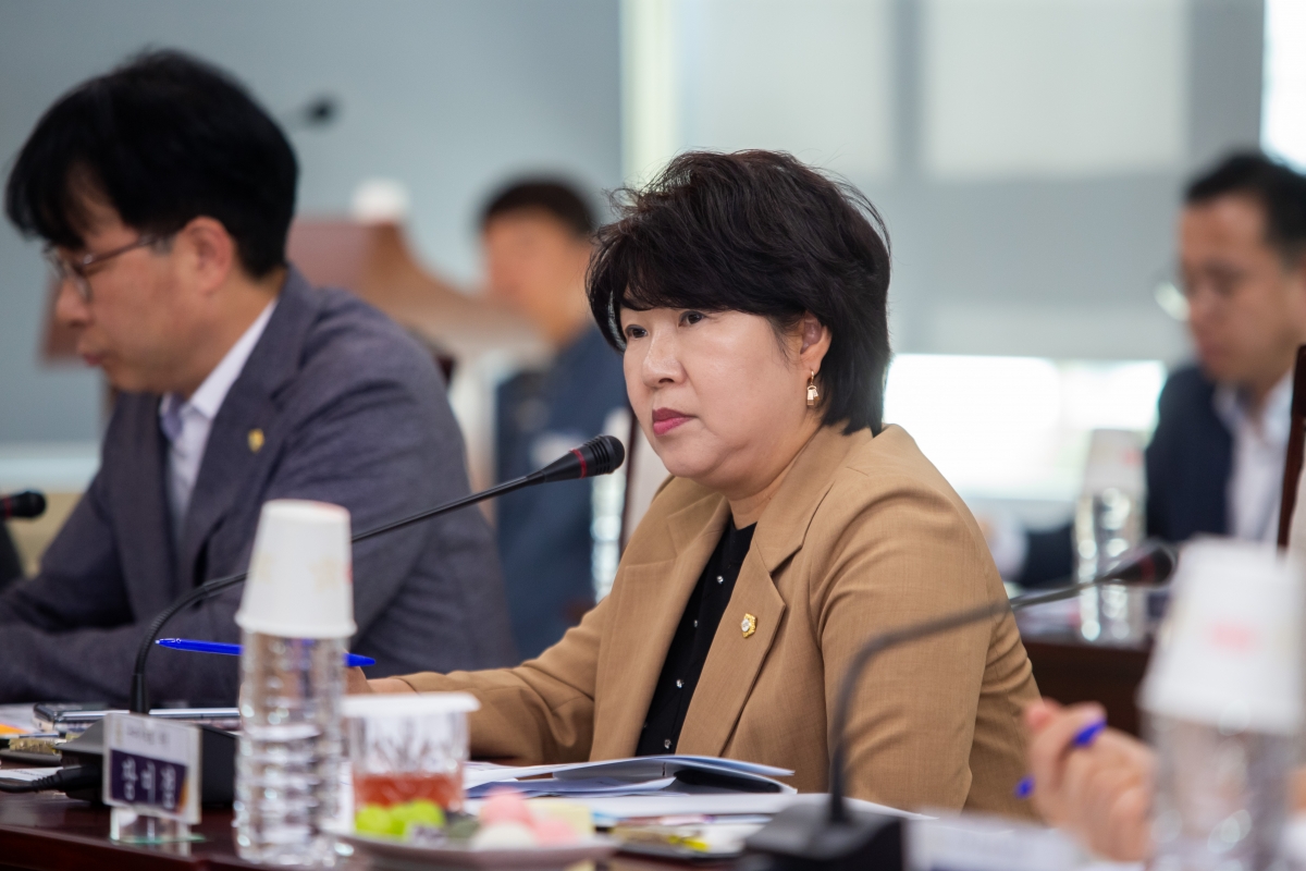 20231011-029[_P7U3281-의원연구단체 자치법규 연구회 문경시의회 방문.JPG